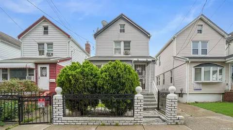 92-08 213th St, Queens Village, NY 11428