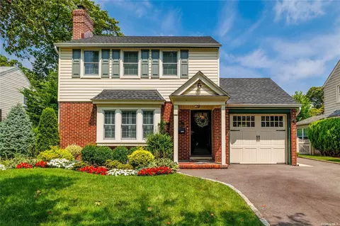 435 Raymond St, Rockville Centre, NY 11570