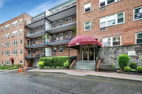 30 Pearsall Ave #2K, Glen Cove, NY 11542