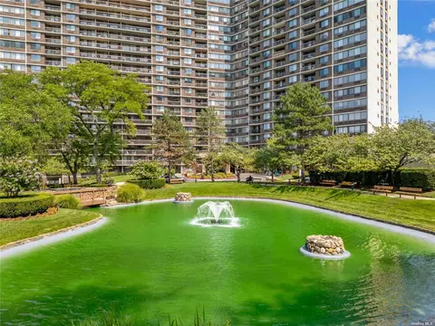 2 Bay Club Dr #3G, Bayside, NY 11360