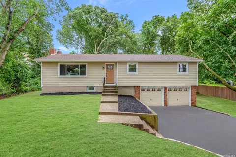 22 Liber Blvd, Farmingville, NY 11738