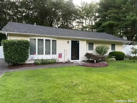 114 4th Ave, Holtsville, NY 11742