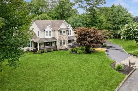 18 Josephine Blvd, Shoreham, NY 11786