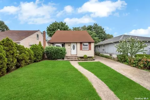32 Beebe Ave, Hempstead, NY 11550