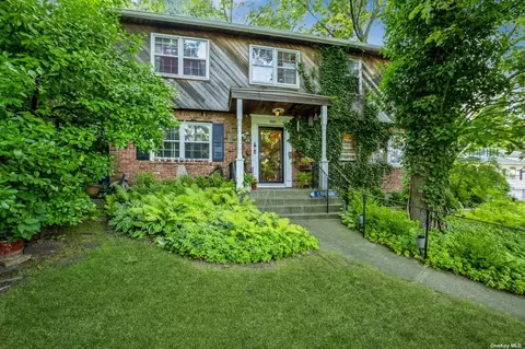190 Cow Neck Rd, Port Washington, NY 11050