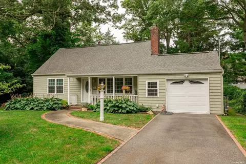 465 Richland Blvd, Brightwaters, NY 11718