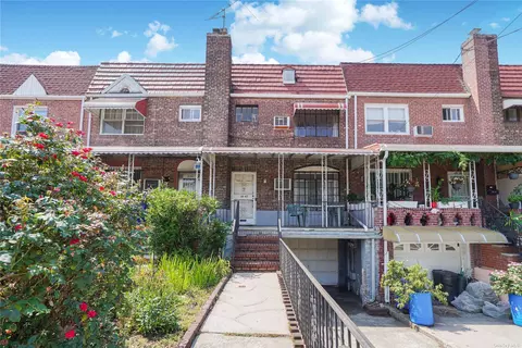 30-42 50th St, Woodside, NY 11377