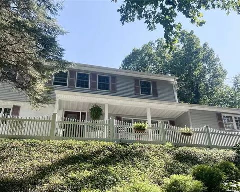 76 Old Northport Rd, Huntington, NY 11743