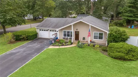2 Folsom Ln, Coram, NY 11727