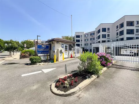 725 Miller Ave #305, Freeport, NY 11520