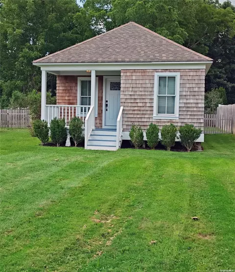18 Lincoln Blvd, East Moriches, NY 11940