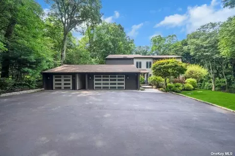 81 E Gate Dr, Huntington, NY 11743