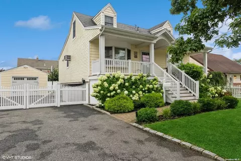 2551 Woodland Ave, Wantagh, NY 11793