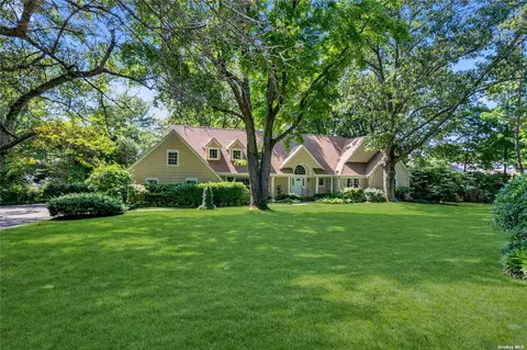18 East Rd, Sands Point, NY 11050