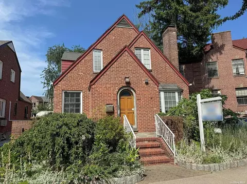 63-96 Fitchett St, Rego Park, NY 11374