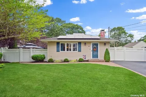 6 Garfield, Mastic, NY 11950