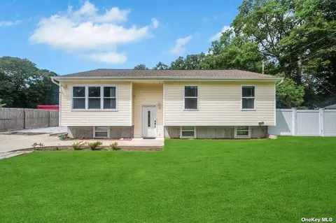 11 Adams Ln, Middle Island, NY 11953