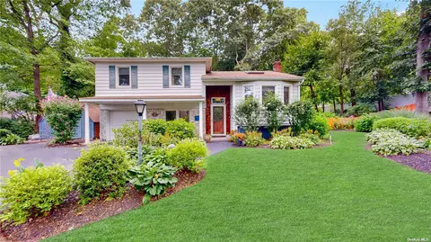 83 Luyster St, South Huntington, NY 11746