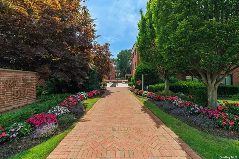 99 S Park Ave #301, Rockville Centre, NY 11570