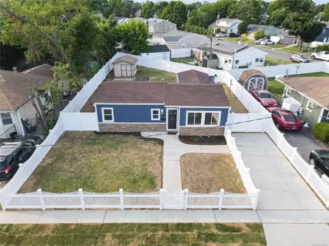28 N Emerald Ln, Amityville, NY 11701