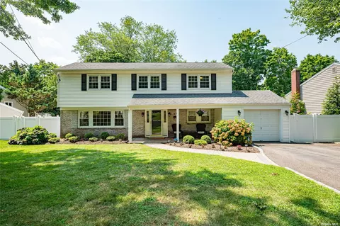 47 Harriet Ln, Huntington, NY 11743