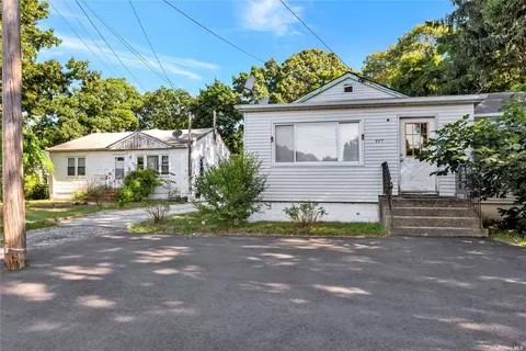 665667 Horseblock Rd, Farmingville, NY 11738