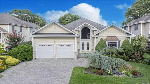 35 Redan Dr, Smithtown, NY 11787