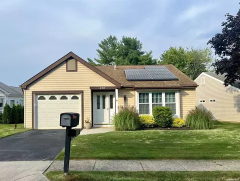 478 Stratford Ln #478, Ridge, NY 11961