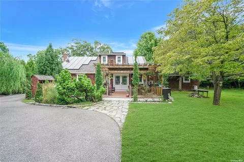 32 Ridge Rd, Ridge, NY 11961