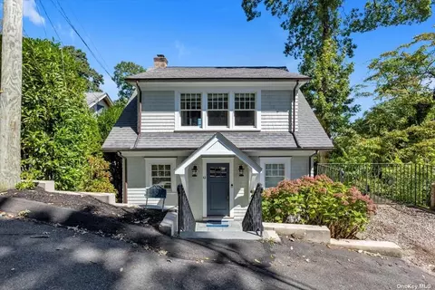 42 Bayview Dr, Huntington, NY 11743
