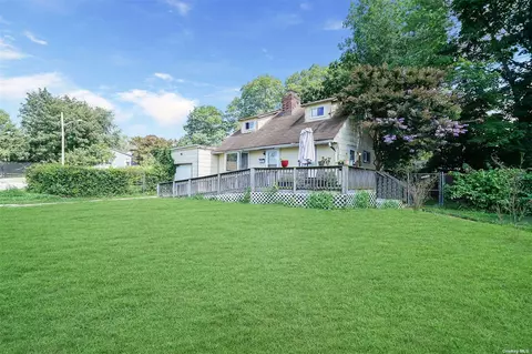 121 Timberline Dr, Brentwood, NY 11717