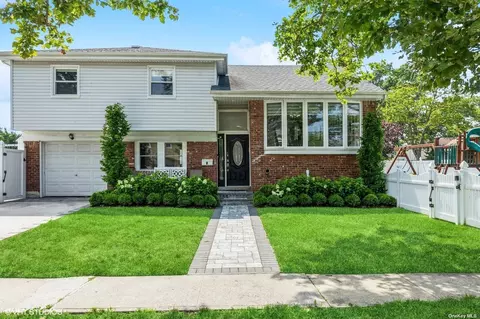 1 Eden Ct, Valley Stream, NY 11581