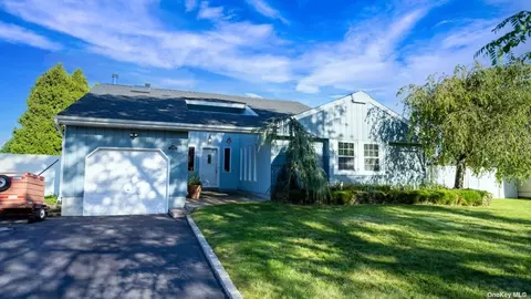 140 Tarpon Ave, Medford, NY 11763