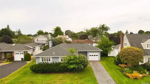 76 Victor St, Plainview, NY 11803