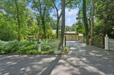 40 Green Meadow Ln, Huntington, NY 11743