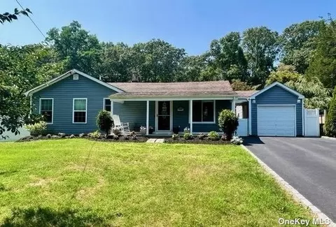190 Ashton Rd, Middle Island, NY 11953