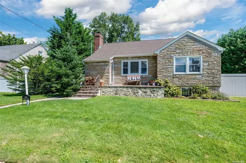 3321 Woodward St, Oceanside, NY 11572