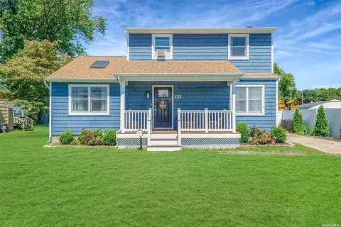 133 16th St, West Babylon, NY 11704