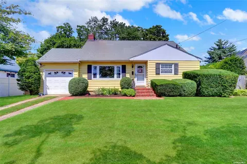 58 Burnage Ln, Babylon, NY 11702