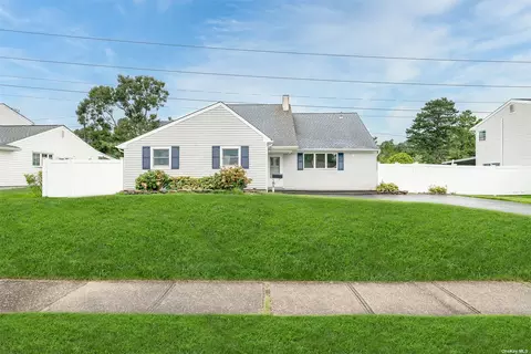 183 Avondale Dr, Centereach, NY 11720