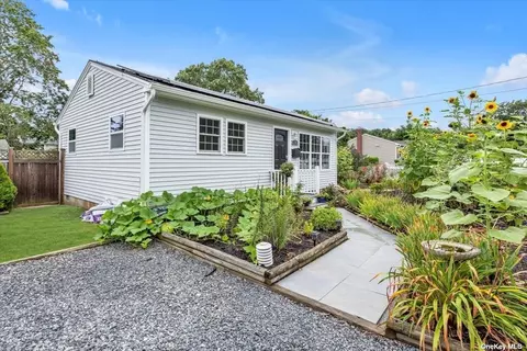 78 Barteau Ave, Blue Point, NY 11715