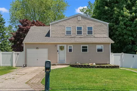 31 Oneida Ave, South Setauket, NY 11720