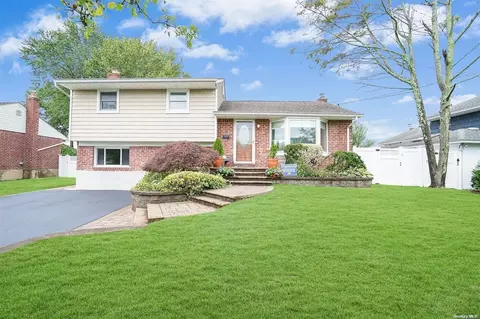 6 Flint Ln, Jericho, NY 11753