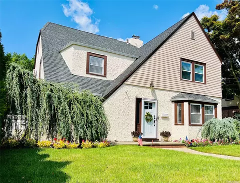 86 Trinity Pl, West Hempstead, NY 11552