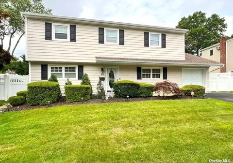 59 Crescent Dr, Old Bethpage, NY 11804