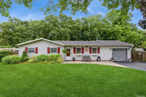 207 4th Ave, Holtsville, NY 11742
