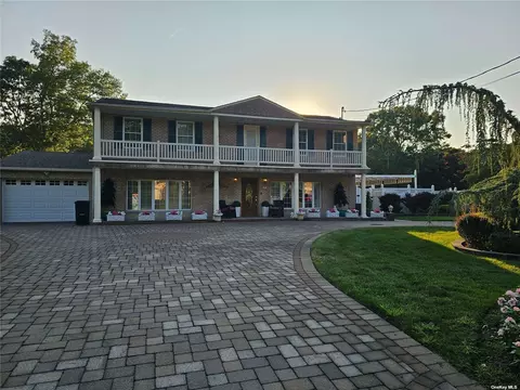 64 Woodview Ln, Centereach, NY 11720