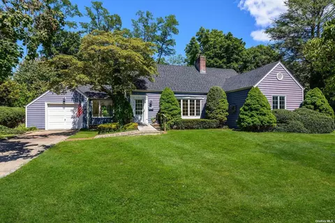 100 Dumbarton Dr, Huntington, NY 11743