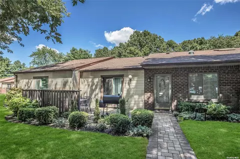 173 Birchwood Rd #173, Coram, NY 11727