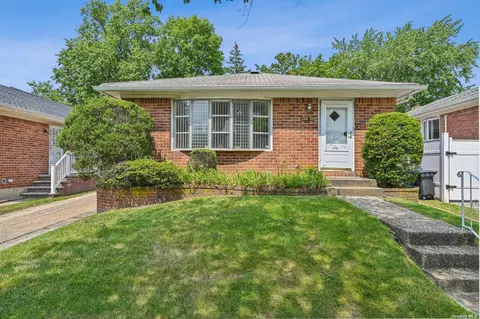 224-55 77th Ave, Oakland Gardens, NY 11364
